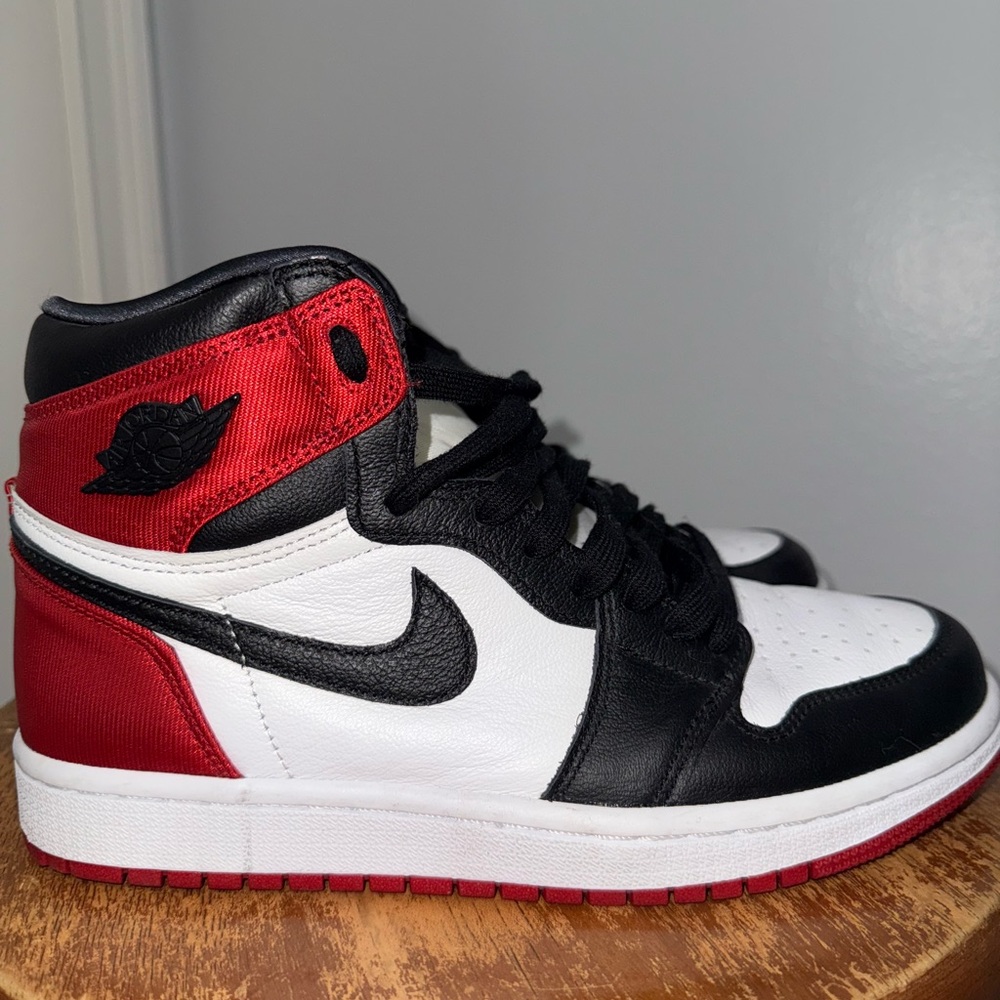 Air Jordan 1 High OG Black Toe